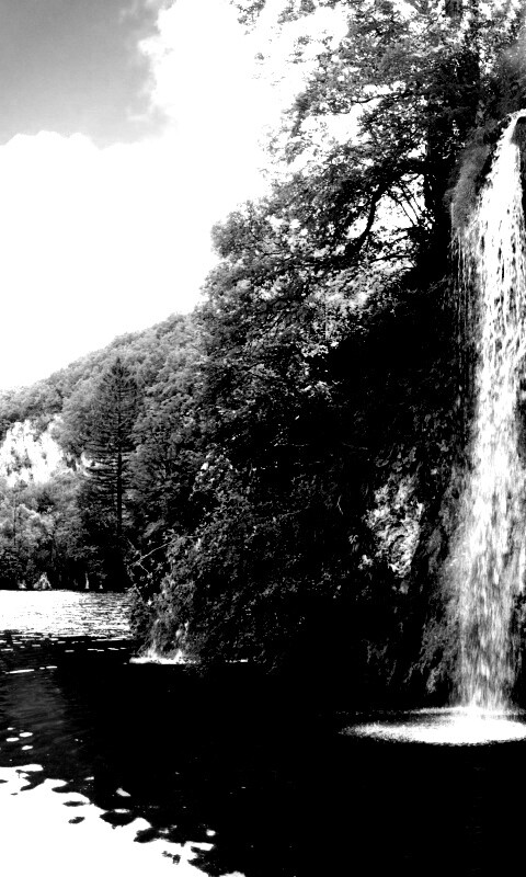 Водопад у реки обои