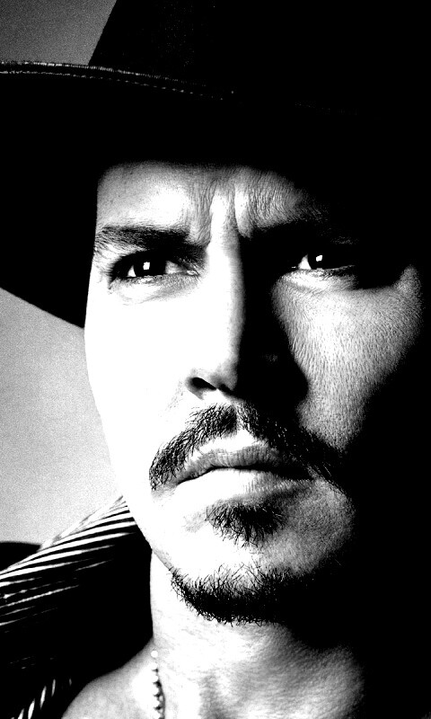 Актер Джонни Депп в широкополой шляпе обои