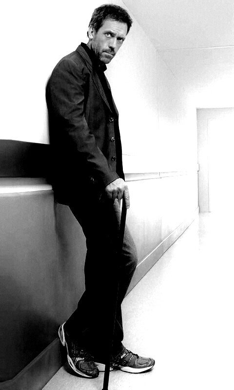 Хаус в больничном коридоре обои