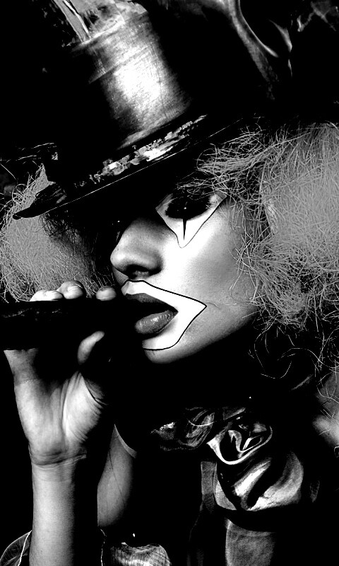 Девушка клоун курит сигару обои