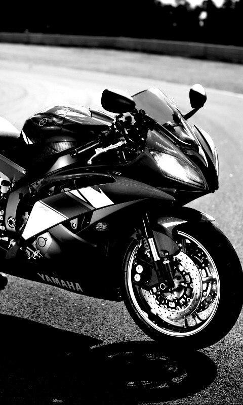 Мотоцикл Ямаха с блокиратором заднего колеса обои