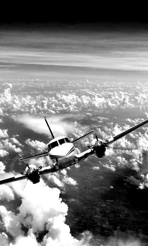 Самолет над облаками обои