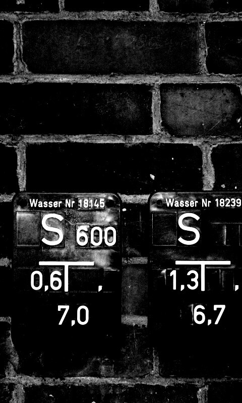 Стена с обозначениями обои