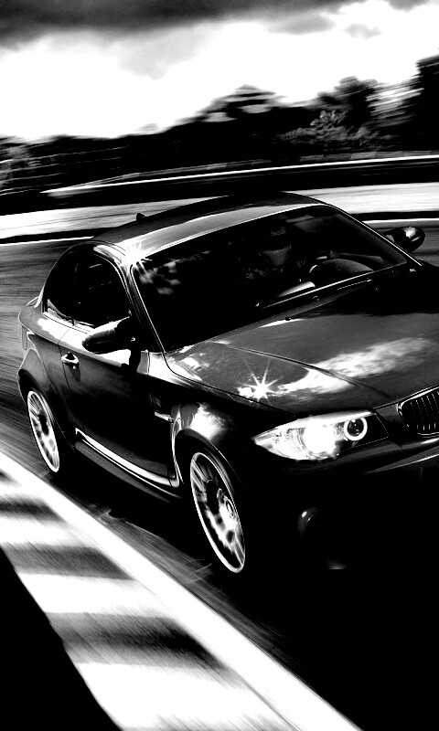 Гонщик за рулем BMW M1 обои