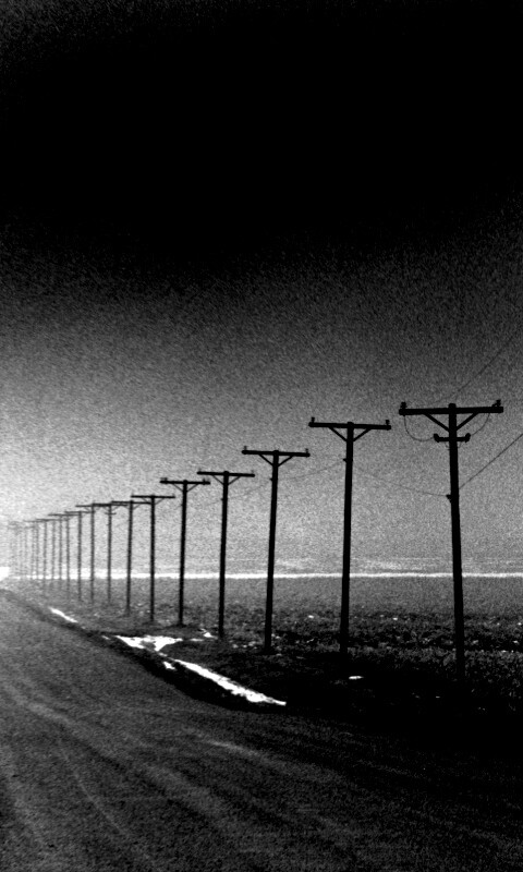 Столбы вдоль дороги обои