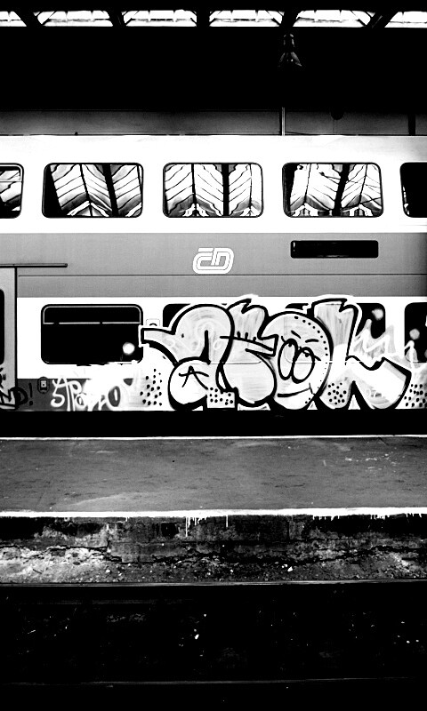 Изрисованный вагон метро обои