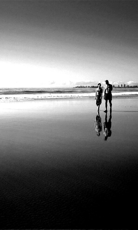 Прогулка у моря обои