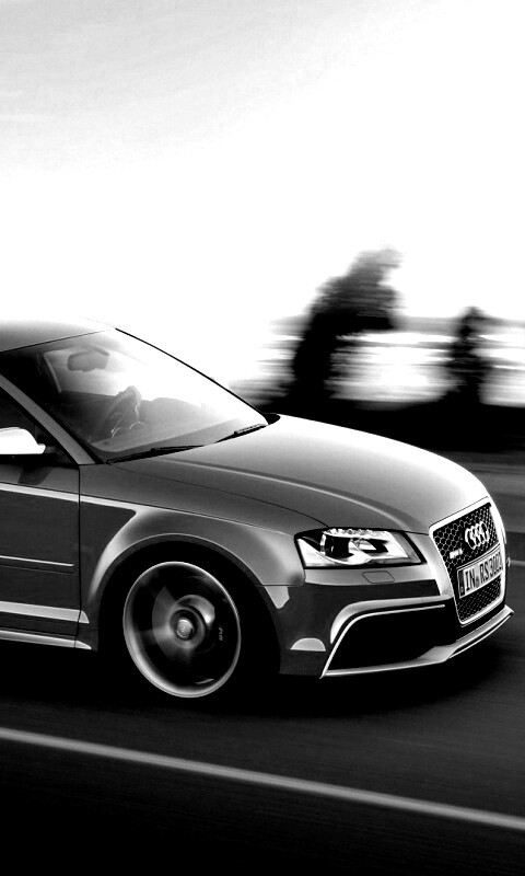 Красная Audi модели RS3 на дороге обои