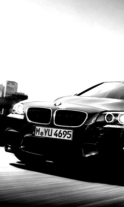 БМВ Ф10 в лучах солнца обои