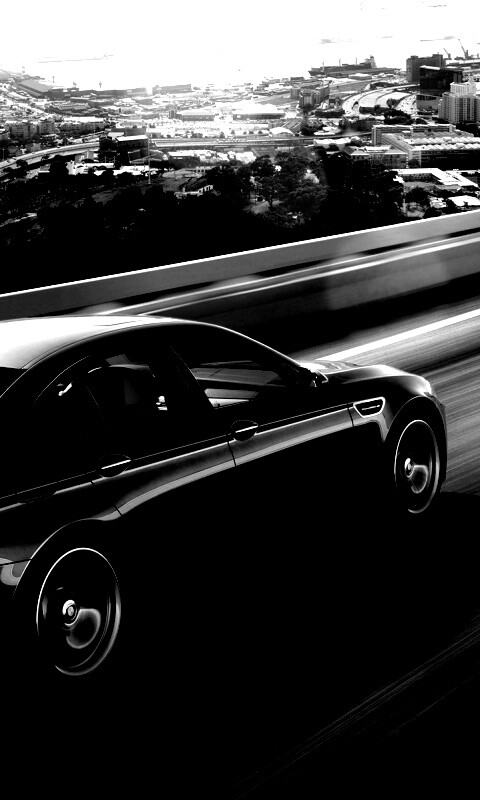 BMW F10 M5 на скоростной автостраде обои