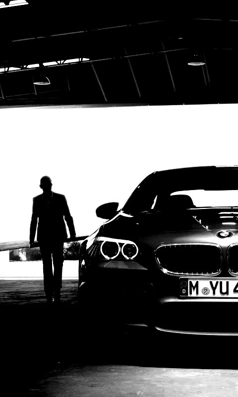 BMW F10 в ангаре обои