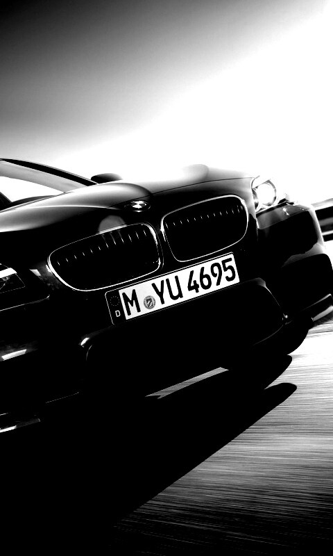 Синий БМВ на трассе обои