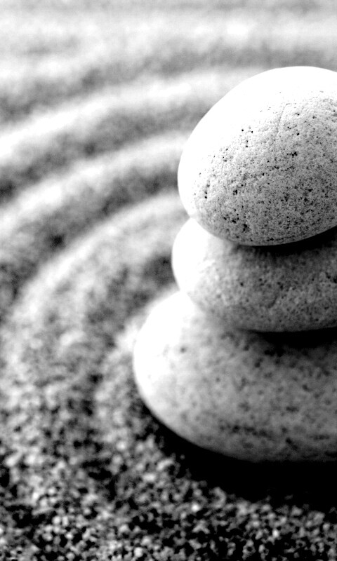 Пирамидка в саду камней обои