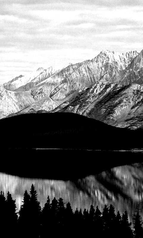 Озеро в предгорье обои