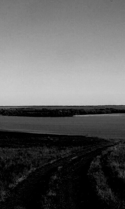 Дорога спускается к воде обои