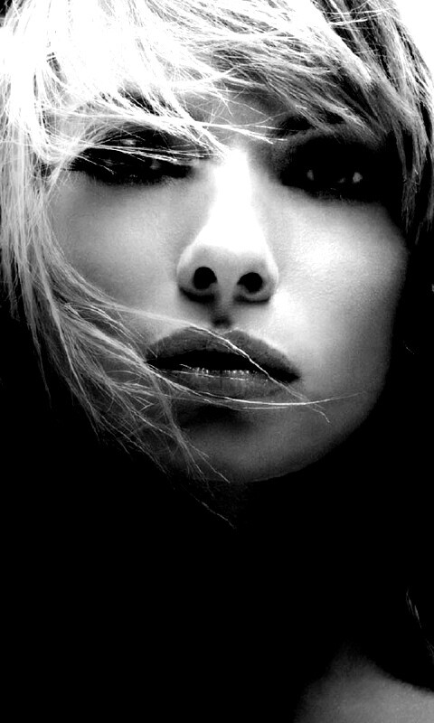 Девушка с красными губами обои