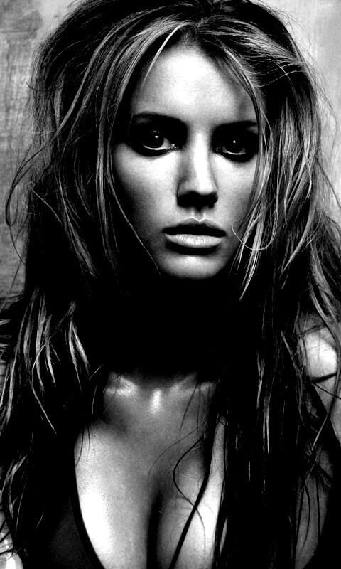 Брюнетка обои