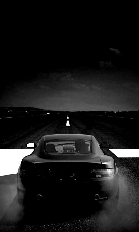 Aston на взлетной полосе обои