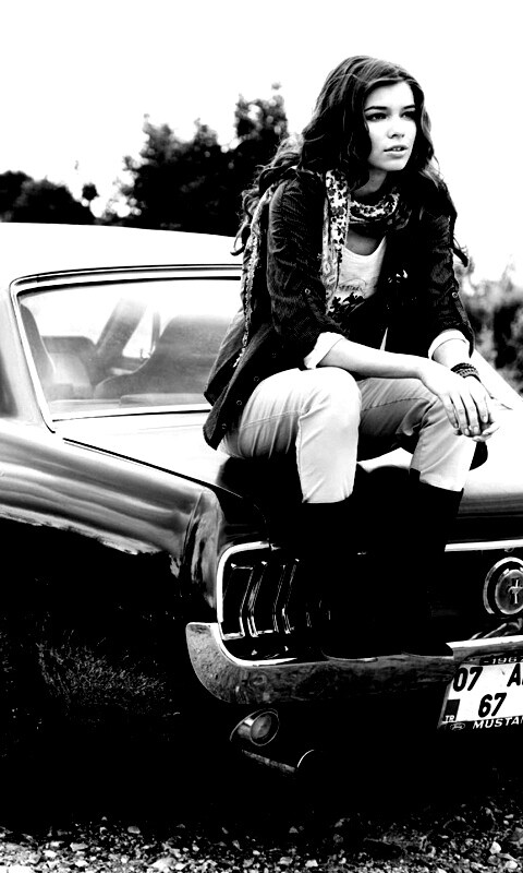 Девушка на мустанге обои