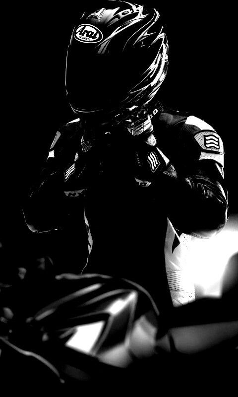 Мотоциклист в черном обои