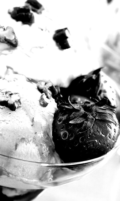 Клубничное мороженное обои