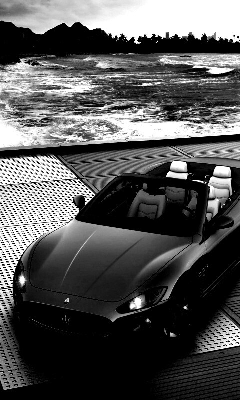 Мазерати на берегу моря обои