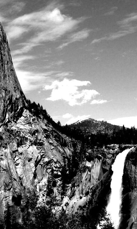 Скалы и водопад обои