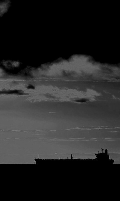 Баржа на закате обои