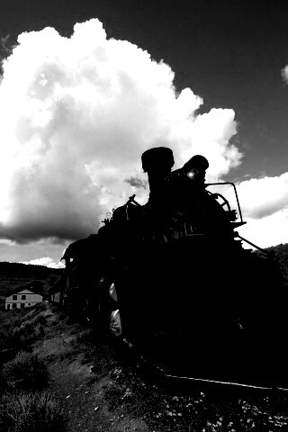 Паровоз на деревенской станции обои