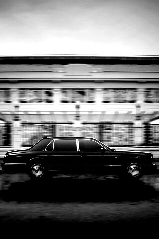 Бентли в городе обои