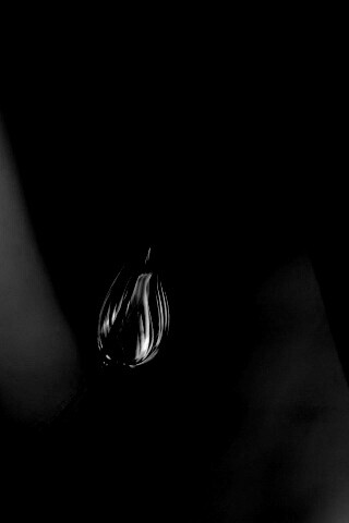 Стекающая капля обои