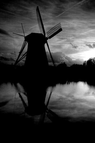 Мельница на озере обои