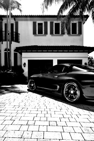 Синее авто у коттеджа обои