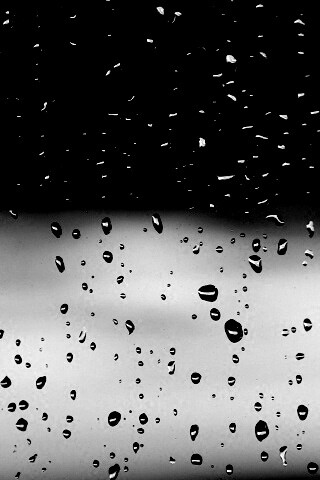 Капли на стекле обои