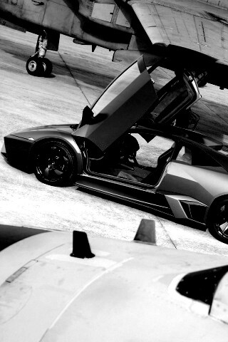 Ламборджини на военной базе обои