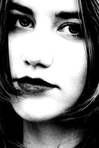 Взгляд голубоглазой девушки обои