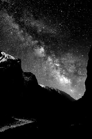 Обрыв под звездным небом обои