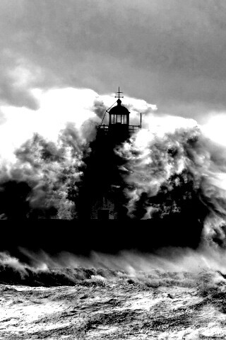 Маяк в шторм обои