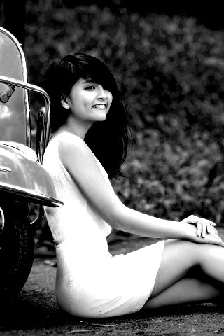 Девушка и мопед обои