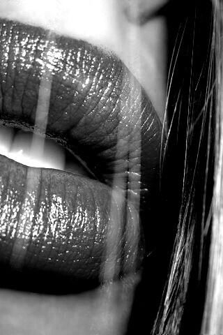 Сочные губы обои