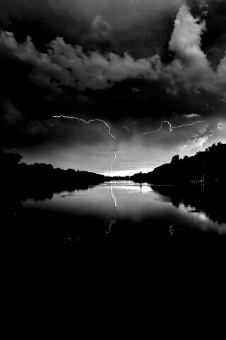 Молнии на фоне заката, стандартные обои mac обои