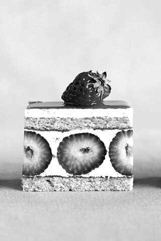 Ломтики клубничного торта обои