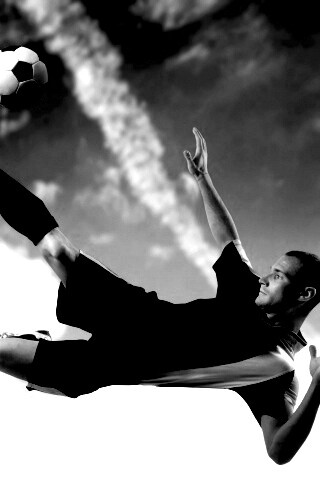 Удар по мячу обои