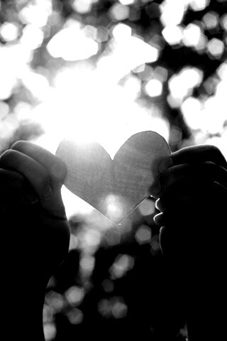 Бумажное красное сердце обои