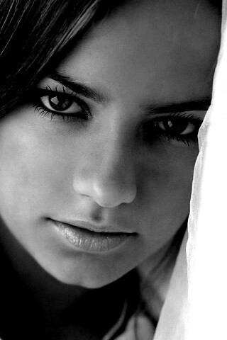 Красивая молодая девушка обои