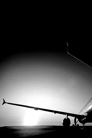 Самолет на закате обои