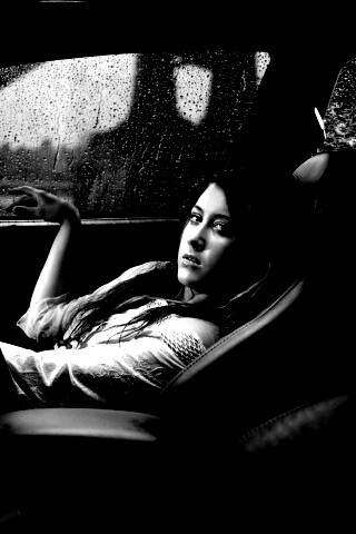 Девушка в автомобиле обои