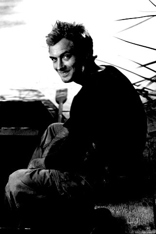 Джуд Лоу на лодке обои