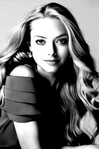 Красавица Аманда Сэйфрид обои