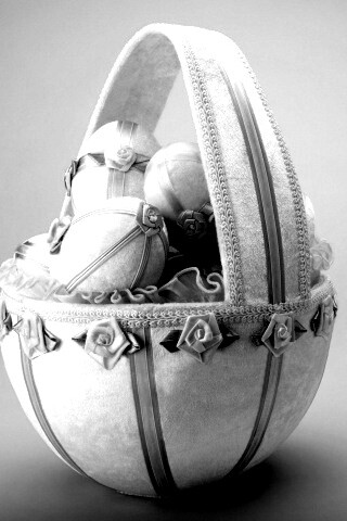 Пасхальная корзина с яйцами обои